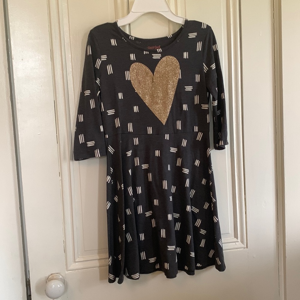 2 girls dresses with 3/4 length sleeves.size 10-12.